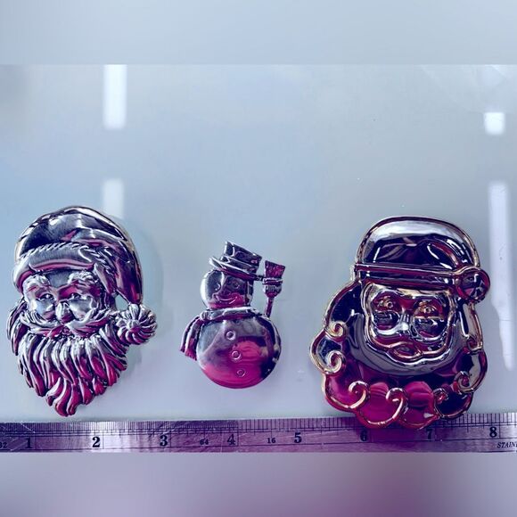 VINTAGE Silver Tone SANTA PINs set of three - Picture 4 of 7